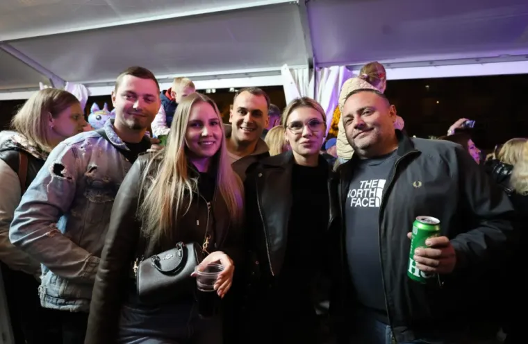 Hit do hita, luda atmosfera i ljepotice u prvim redovima: Pogledajte kako je &Scaron;koro 'zapalio' Ozalj
