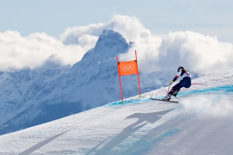 Lindsey Vonn iza&scaron;la pred fotografe u potpuno otkopčanom sakou