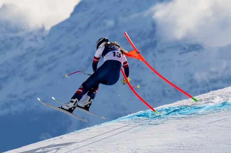 Lindsey Vonn iza&scaron;la pred fotografe u potpuno otkopčanom sakou