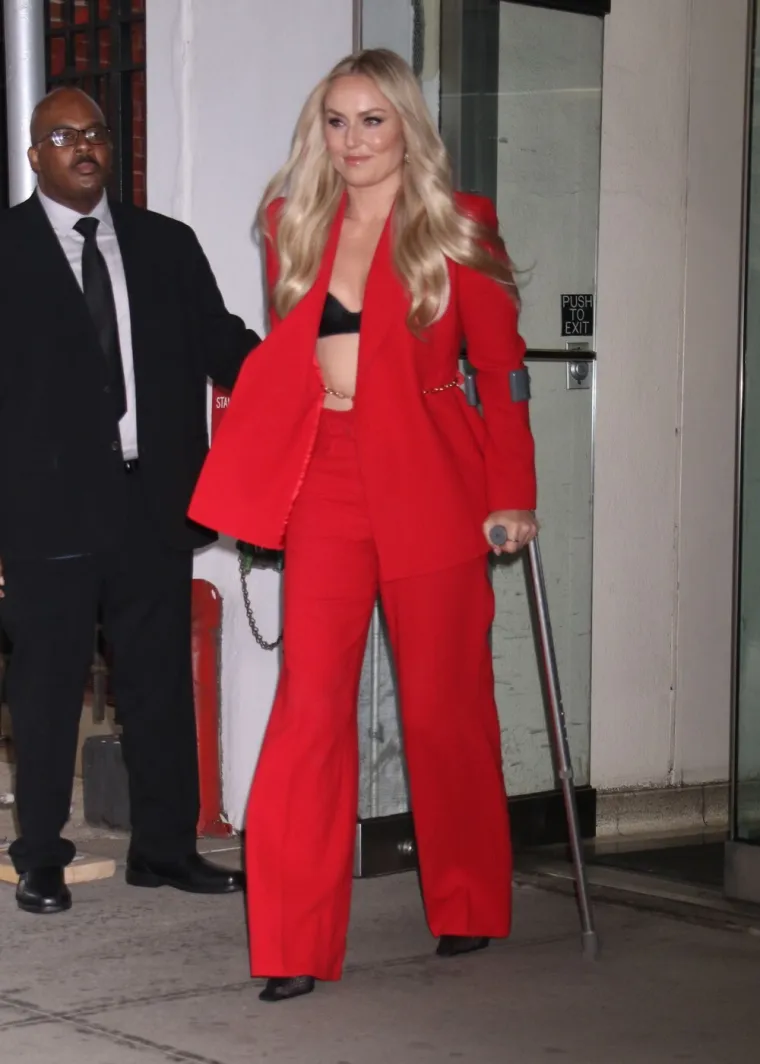 Lindsey Vonn iza&scaron;la pred fotografe u potpuno otkopčanom sakou