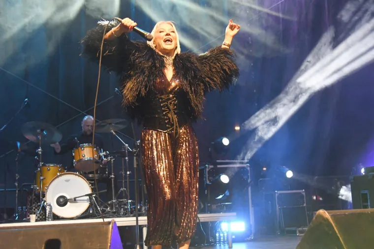 &Scaron;ljokice, perje i korzet: Maja &Scaron;uput u upečatljivom izdanju priredila show u Koprivnici