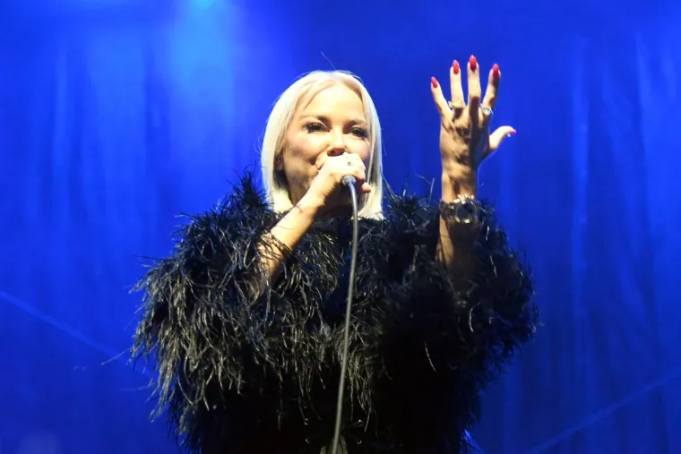 &Scaron;ljokice, perje i korzet: Maja &Scaron;uput u upečatljivom izdanju priredila show u Koprivnici