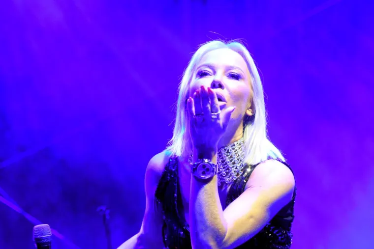 &Scaron;ljokice, perje i korzet: Maja &Scaron;uput u upečatljivom izdanju priredila show u Koprivnici