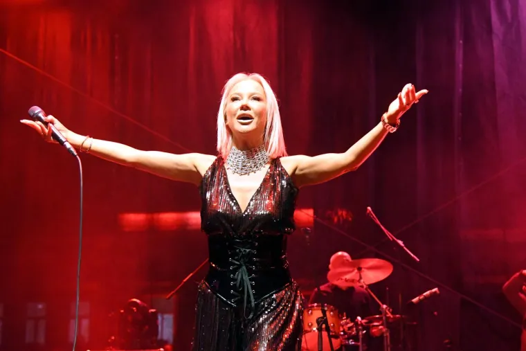 &Scaron;ljokice, perje i korzet: Maja &Scaron;uput u upečatljivom izdanju priredila show u Koprivnici