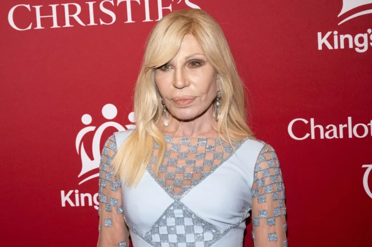 Ubojstvo brata slomilo je Donatellu Versace, a spas je tražila u kokainu i estetskim operacijama