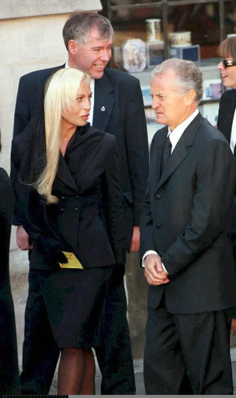 Ubojstvo brata slomilo je Donatellu Versace, a spas je tražila u kokainu i estetskim operacijama