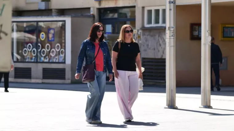 Wow! Dama u svilenoj haljini ostavila sve bez riječi i pokazala &scaron;to znači prava elegancija