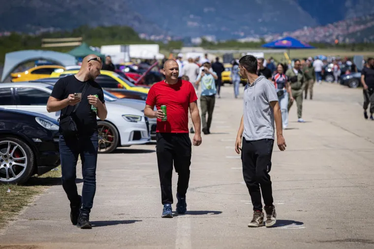 Konji divljaju, motori urlaju! U Mostaru sve 'gori' od brzine, pogledajte fotografije