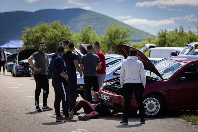 Konji divljaju, motori urlaju! U Mostaru sve 'gori' od brzine, pogledajte fotografije