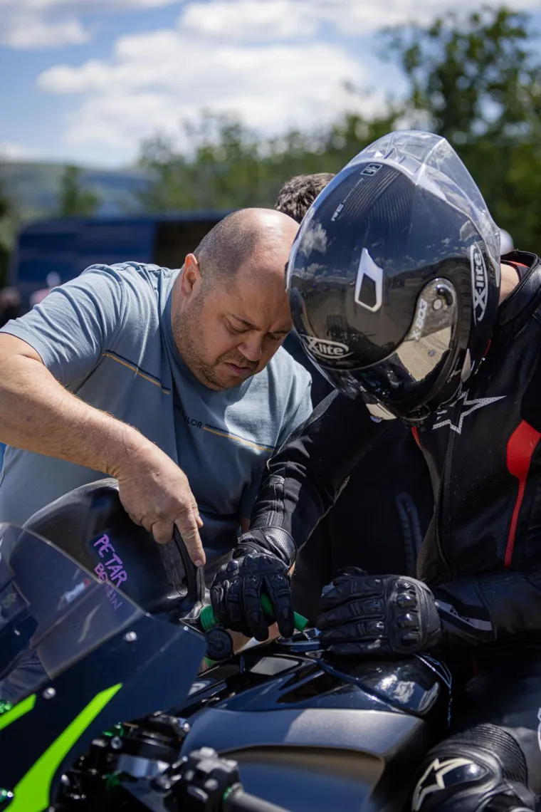 Konji divljaju, motori urlaju! U Mostaru sve 'gori' od brzine, pogledajte fotografije
