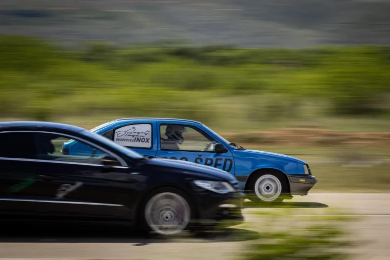 Konji divljaju, motori urlaju! U Mostaru sve 'gori' od brzine, pogledajte fotografije
