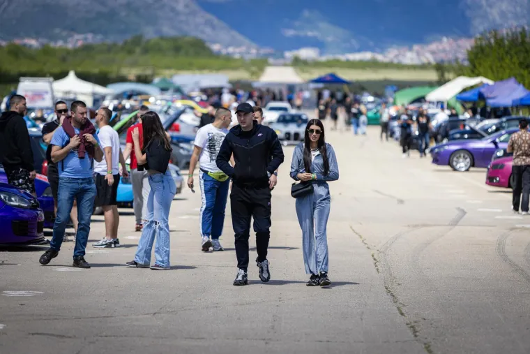 Konji divljaju, motori urlaju! U Mostaru sve 'gori' od brzine, pogledajte fotografije