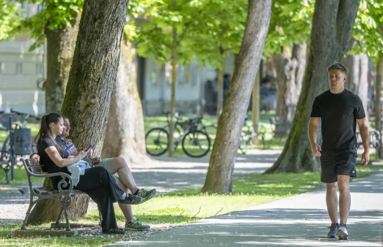 Modni đir koji osvaja: U outfitima na prugice Karlovčanke pokazale kako se nosi proljeće sa stilom