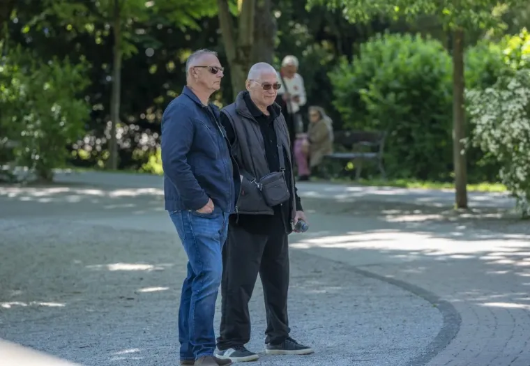 Modni đir koji osvaja: U outfitima na prugice Karlovčanke pokazale kako se nosi proljeće sa stilom
