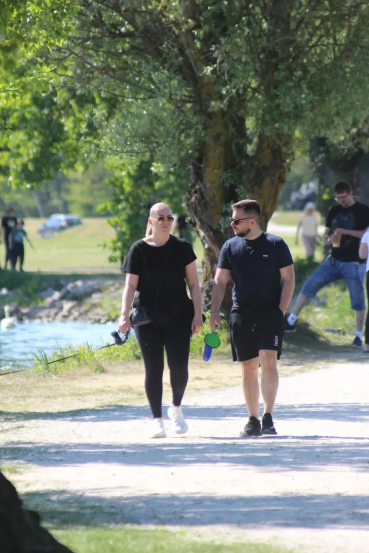 Tko ne bi iskoristio ovakav vikend za romantičnu &scaron;etnju! Sve puno zaljubljenih golupčića u Marini Prelog