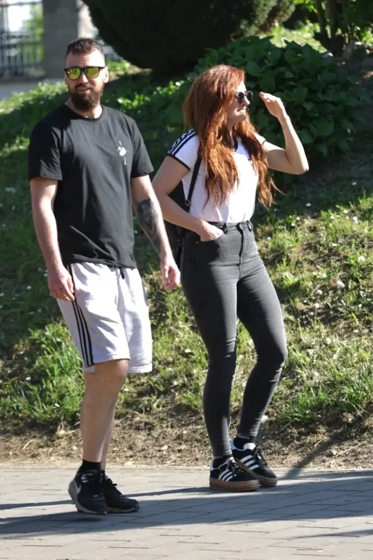 &Scaron;etnica uz Muru privukla sporta&scaron;e, rekreativce i modne znalce: Dvije dame zauzele istu pozu