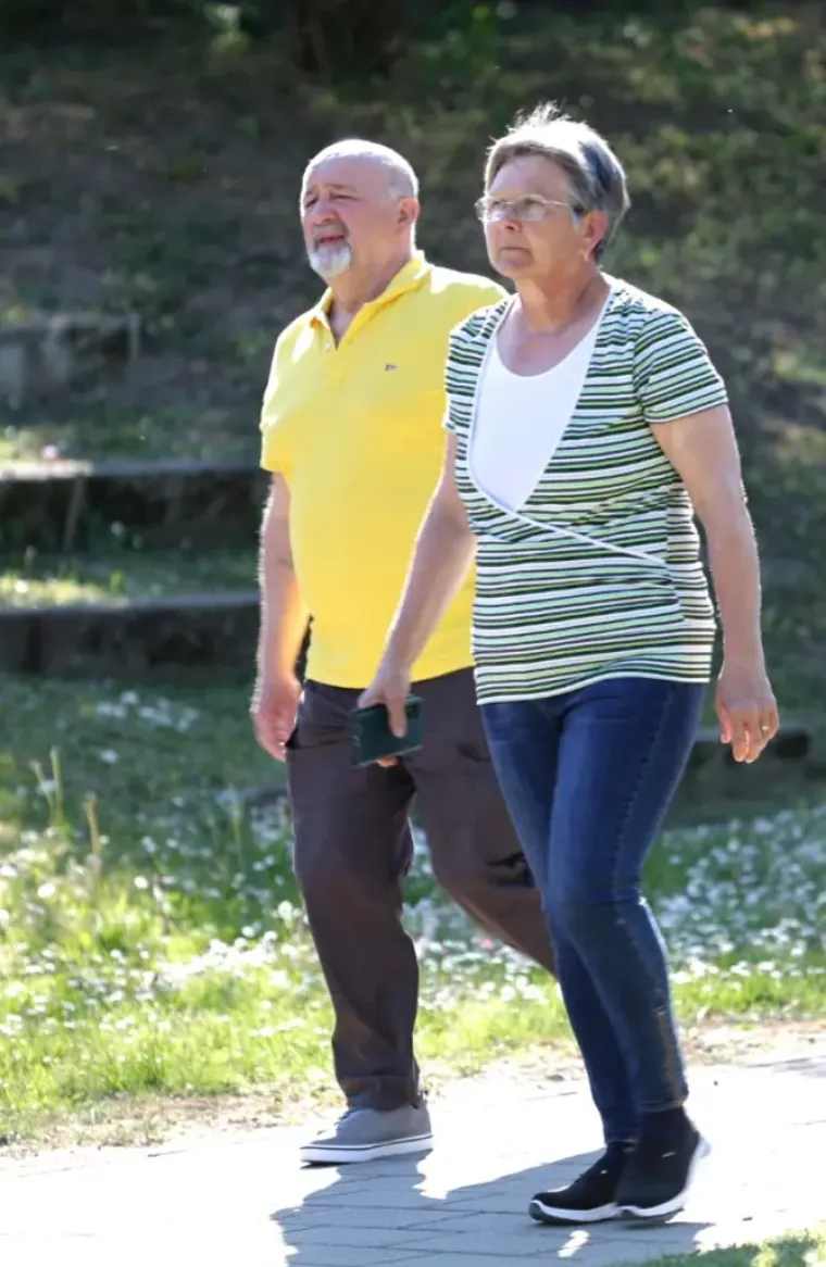 &Scaron;etnica uz Muru privukla sporta&scaron;e, rekreativce i modne znalce: Dvije dame zauzele istu pozu