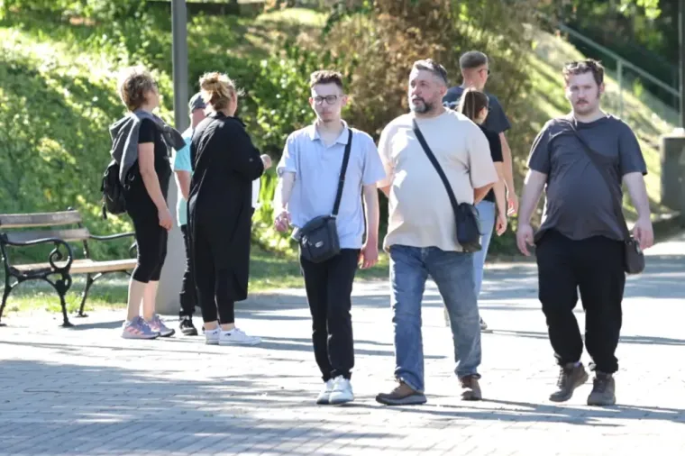 &Scaron;etnica uz Muru privukla sporta&scaron;e, rekreativce i modne znalce: Dvije dame zauzele istu pozu