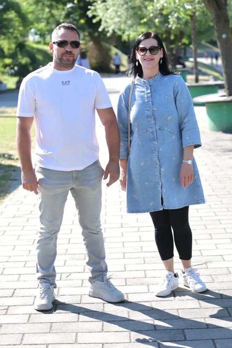 &Scaron;etnica uz Muru privukla sporta&scaron;e, rekreativce i modne znalce: Dvije dame zauzele istu pozu