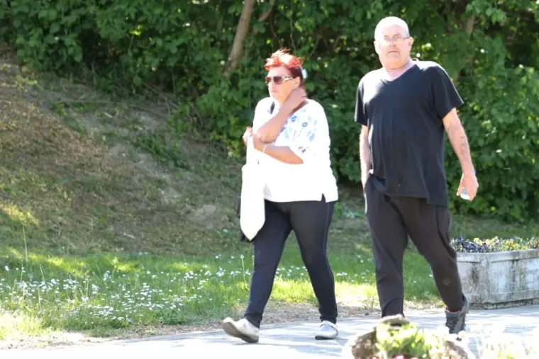 &Scaron;etnica uz Muru privukla sporta&scaron;e, rekreativce i modne znalce: Dvije dame zauzele istu pozu