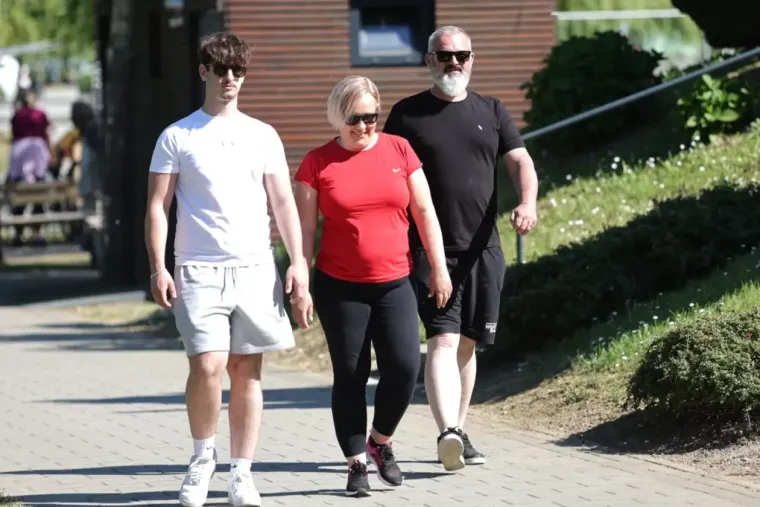 &Scaron;etnica uz Muru privukla sporta&scaron;e, rekreativce i modne znalce: Dvije dame zauzele istu pozu
