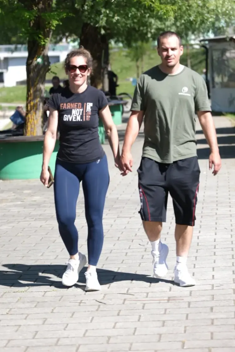&Scaron;etnica uz Muru privukla sporta&scaron;e, rekreativce i modne znalce: Dvije dame zauzele istu pozu