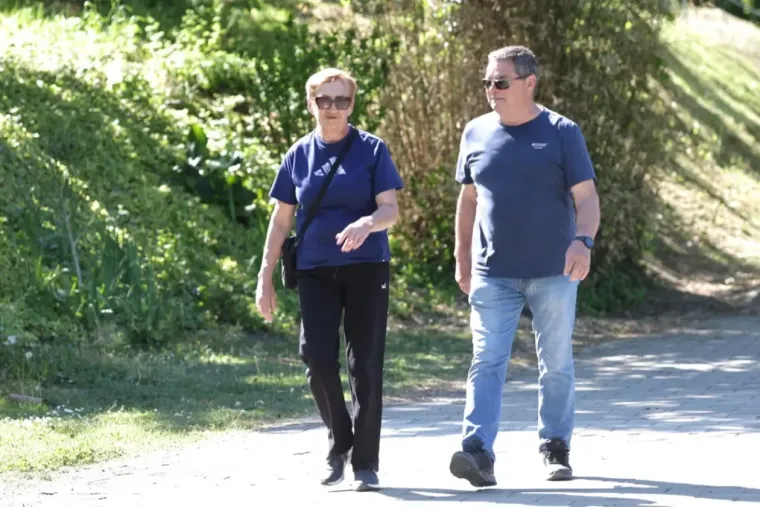 &Scaron;etnica uz Muru privukla sporta&scaron;e, rekreativce i modne znalce: Dvije dame zauzele istu pozu