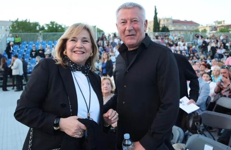 Svi se sjatili! Opro&scaron;tajni koncert Tereze Kesovije okupio brojne poznate: Evo tko je sve do&scaron;ao