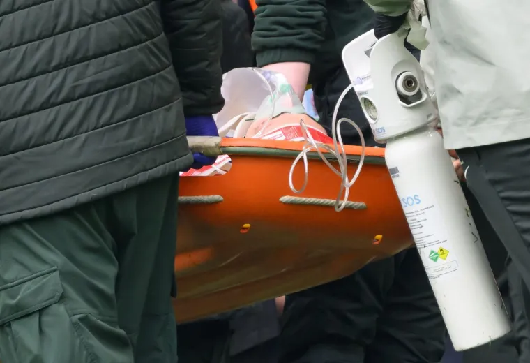 Mladu zvijezdu na nosilima i s kisikom na licu odveli u bolnicu: Na kultnom stadionu muk