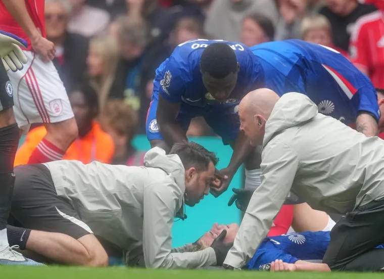 Mladu zvijezdu na nosilima i s kisikom na licu odveli u bolnicu: Na kultnom stadionu muk