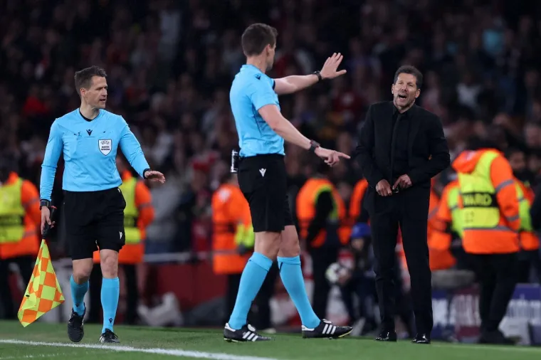 Nemile scene u Londonu: Simeone nasrnuo na uglednu osobu, ali i pokazao koliki je gospodin