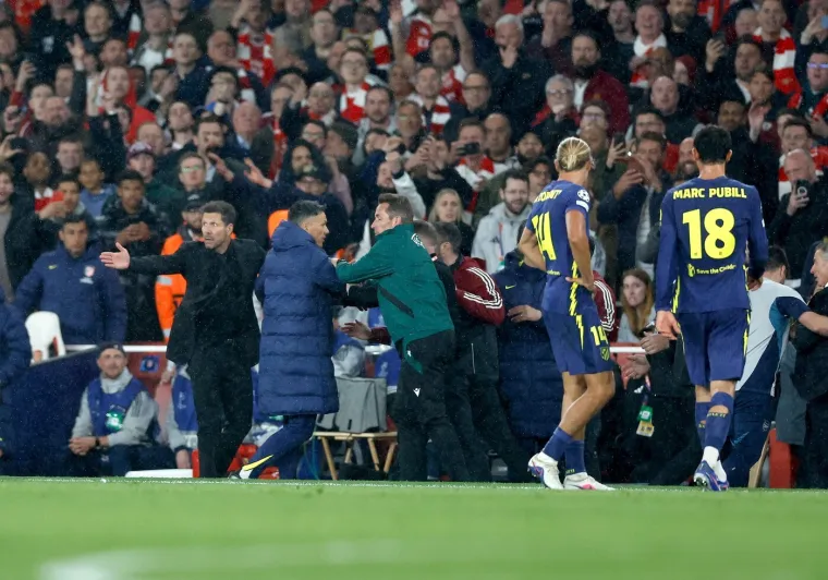 Nemile scene u Londonu: Simeone nasrnuo na uglednu osobu, ali i pokazao koliki je gospodin