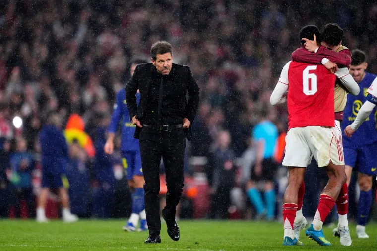 Nemile scene u Londonu: Simeone nasrnuo na uglednu osobu, ali i pokazao koliki je gospodin