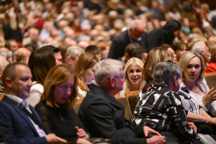 Pogled pun ponosa: Silvia Dvornik bodrila svog Pecu na velikoj večeri u Lisinskom