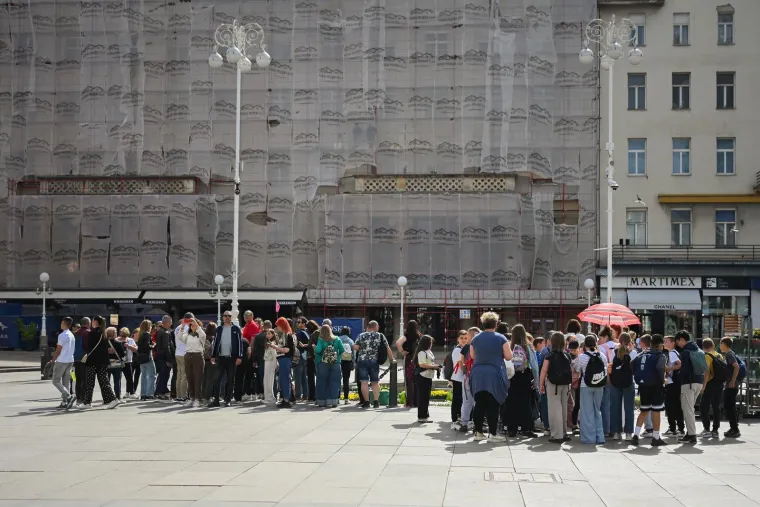 Crnka u kockicama postala glavna atrakcija Zagreba: Na mladu damu nitko nije ostao imun