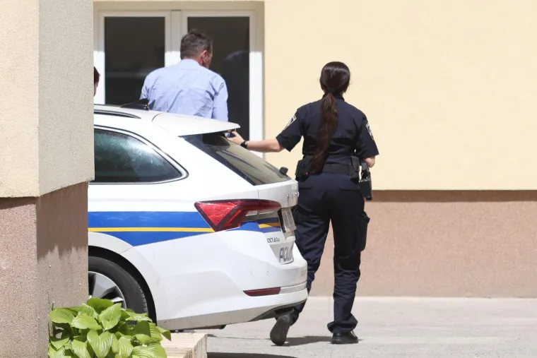 Pogledajte privođenje osumnjičenih za korupciju i prijevare u USKOK