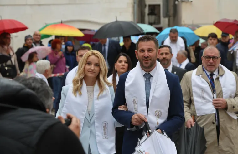 Ni ki&scaron;a nije pokvarila najveću fe&scaron;tu u Splitu! Pogledajte prizore sa splitskih ulica