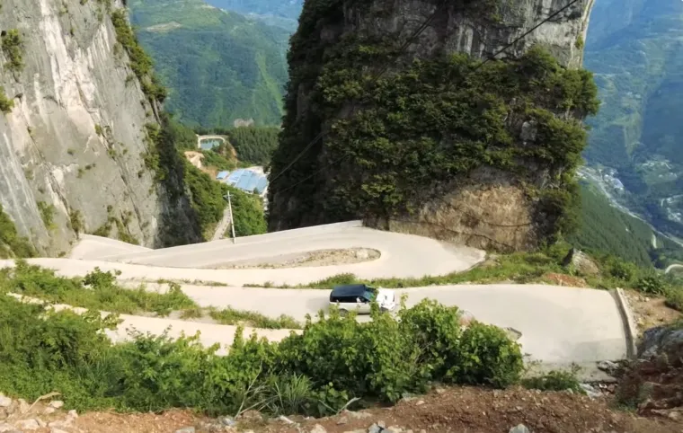 Na ovoj se cesti čak i najiskusniji vozači preznojavaju od straha, tu se zaziva dragi Bog