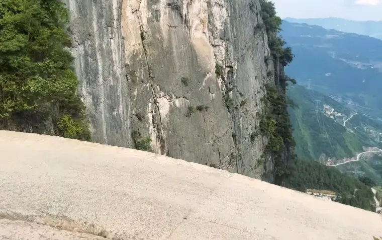 Na ovoj se cesti čak i najiskusniji vozači preznojavaju od straha, tu se zaziva dragi Bog