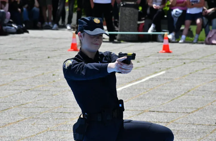 Mlada policajka pokazala &scaron;to zna: Impresivni prizori na istoku Hrvatske