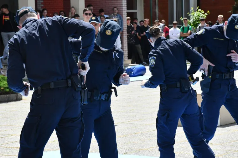 Mlada policajka pokazala &scaron;to zna: Impresivni prizori na istoku Hrvatske