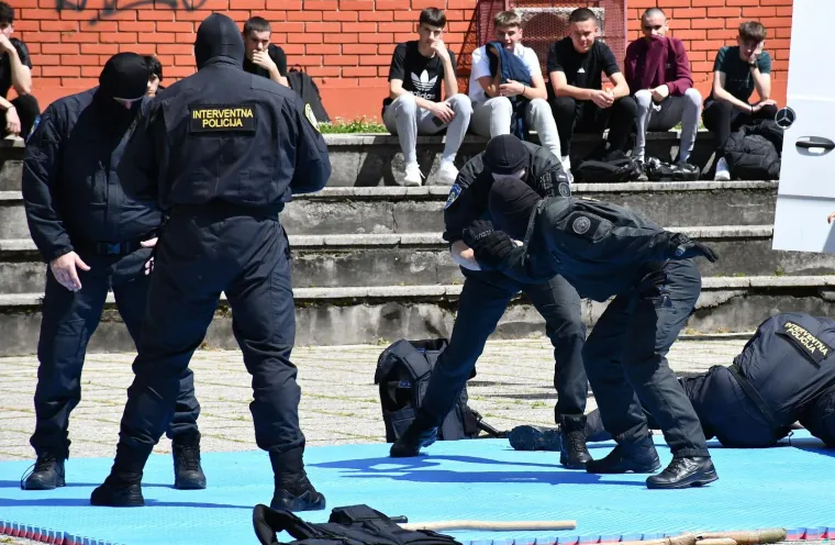 Mlada policajka pokazala &scaron;to zna: Impresivni prizori na istoku Hrvatske
