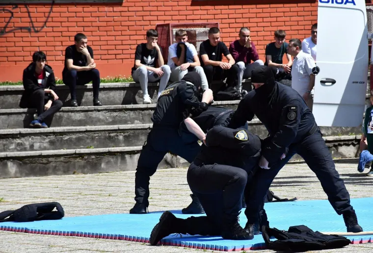 Mlada policajka pokazala &scaron;to zna: Impresivni prizori na istoku Hrvatske