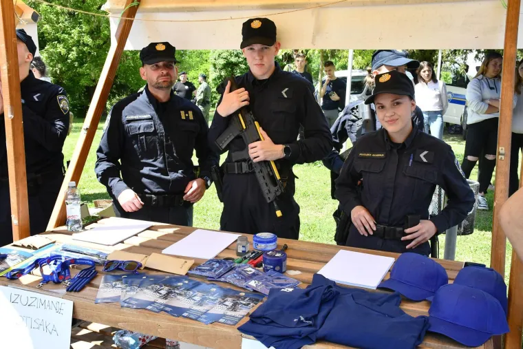 Mlada policajka pokazala &scaron;to zna: Impresivni prizori na istoku Hrvatske