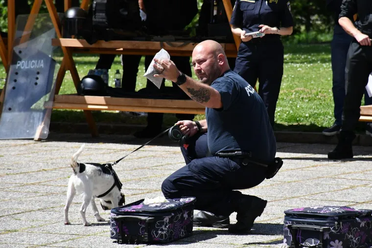 Mlada policajka pokazala &scaron;to zna: Impresivni prizori na istoku Hrvatske