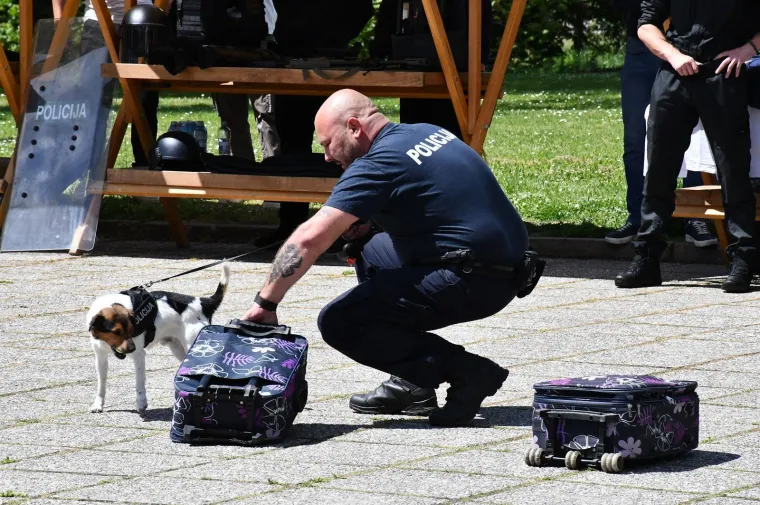 Mlada policajka pokazala &scaron;to zna: Impresivni prizori na istoku Hrvatske