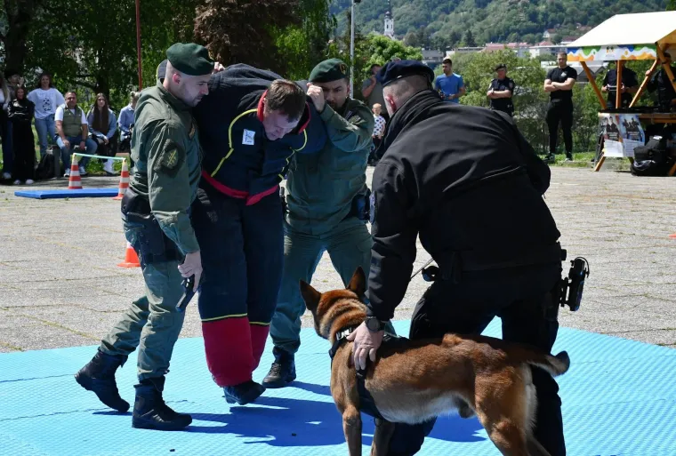 Mlada policajka pokazala &scaron;to zna: Impresivni prizori na istoku Hrvatske