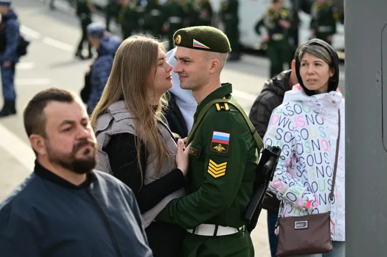 Putin na nikad skromnijoj paradi u Moskvi: Pogledajte tko mu pravi dru&scaron;tvo