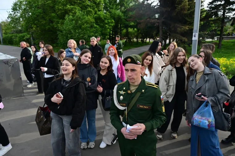 Putin na nikad skromnijoj paradi u Moskvi: Pogledajte tko mu pravi dru&scaron;tvo