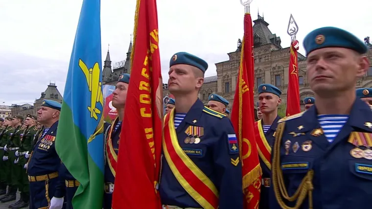 Putin na nikad skromnijoj paradi u Moskvi: Pogledajte tko mu pravi dru&scaron;tvo